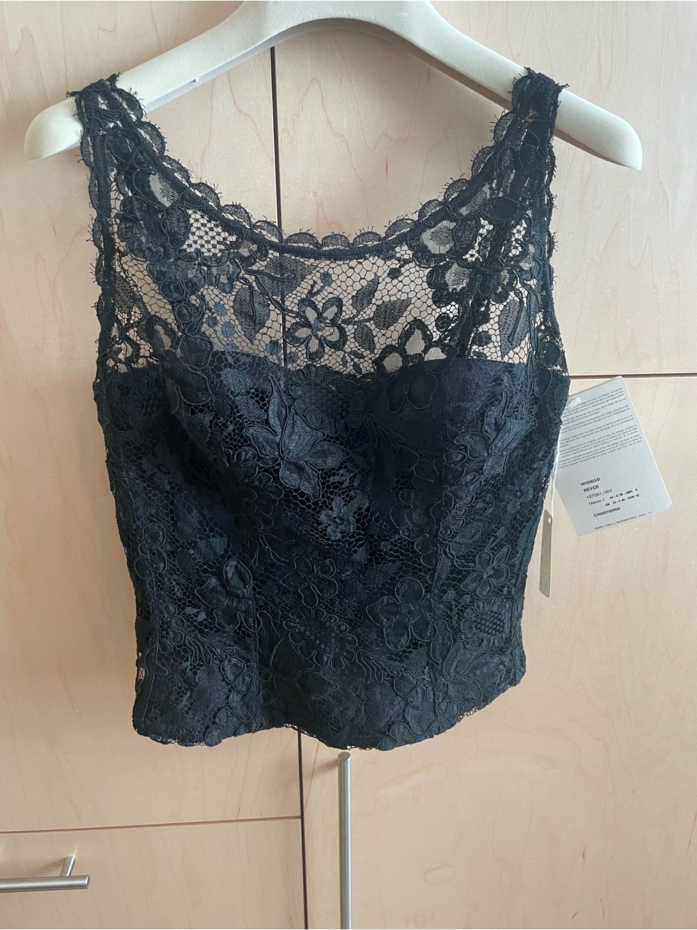 Ritmo di Perla Black Lace Sleeveless Crop Top